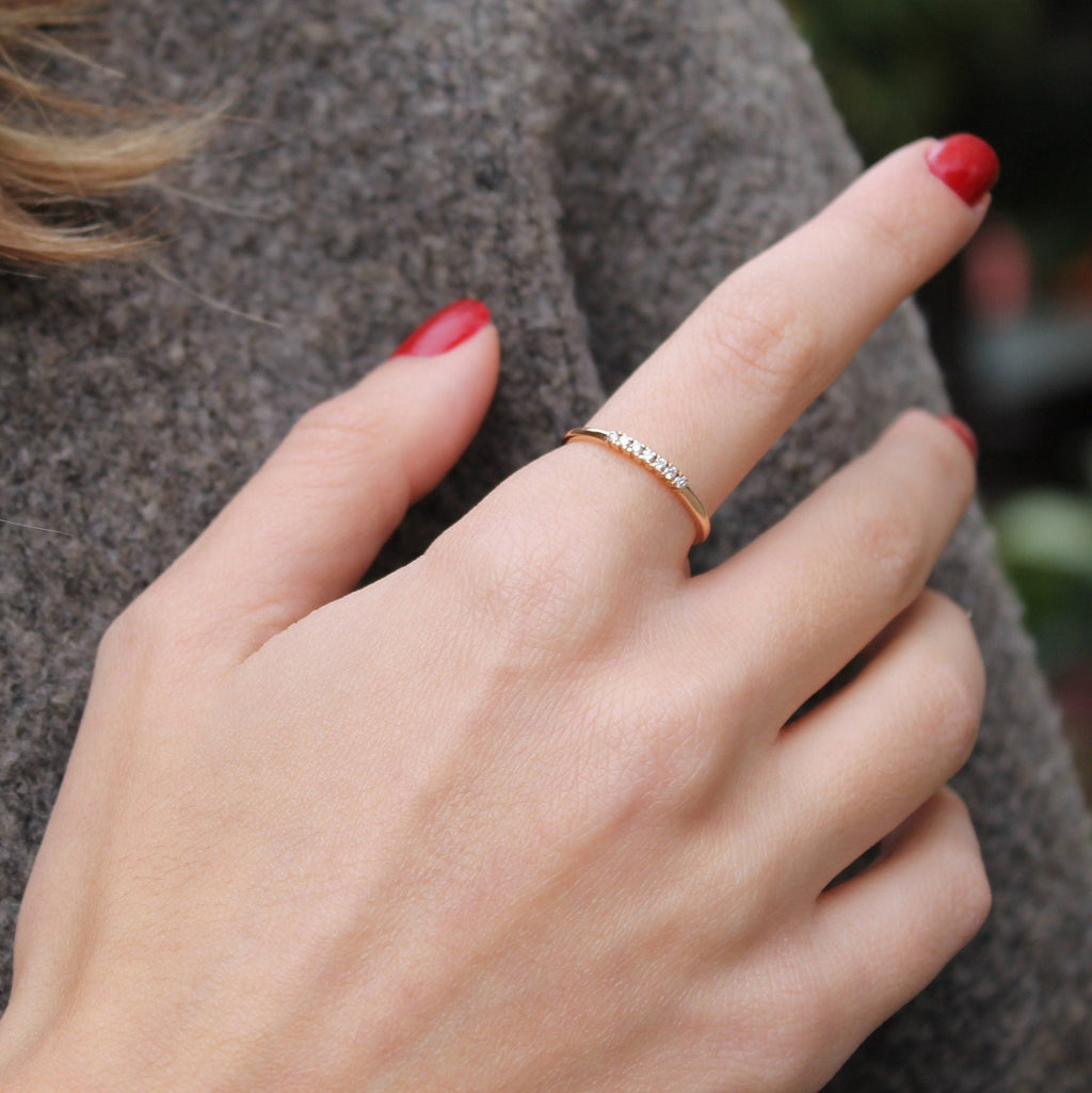 Petit Yüzük parmakta görünümü - 14K altın pırlanta yüzük