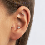 Petit Circle Gold Piercing kulakta görünümü - 14K altın pırlanta halka piercing