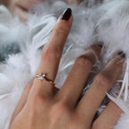 Daisy Yüzük parmakta görünümü - 14K altın pırlanta papatya