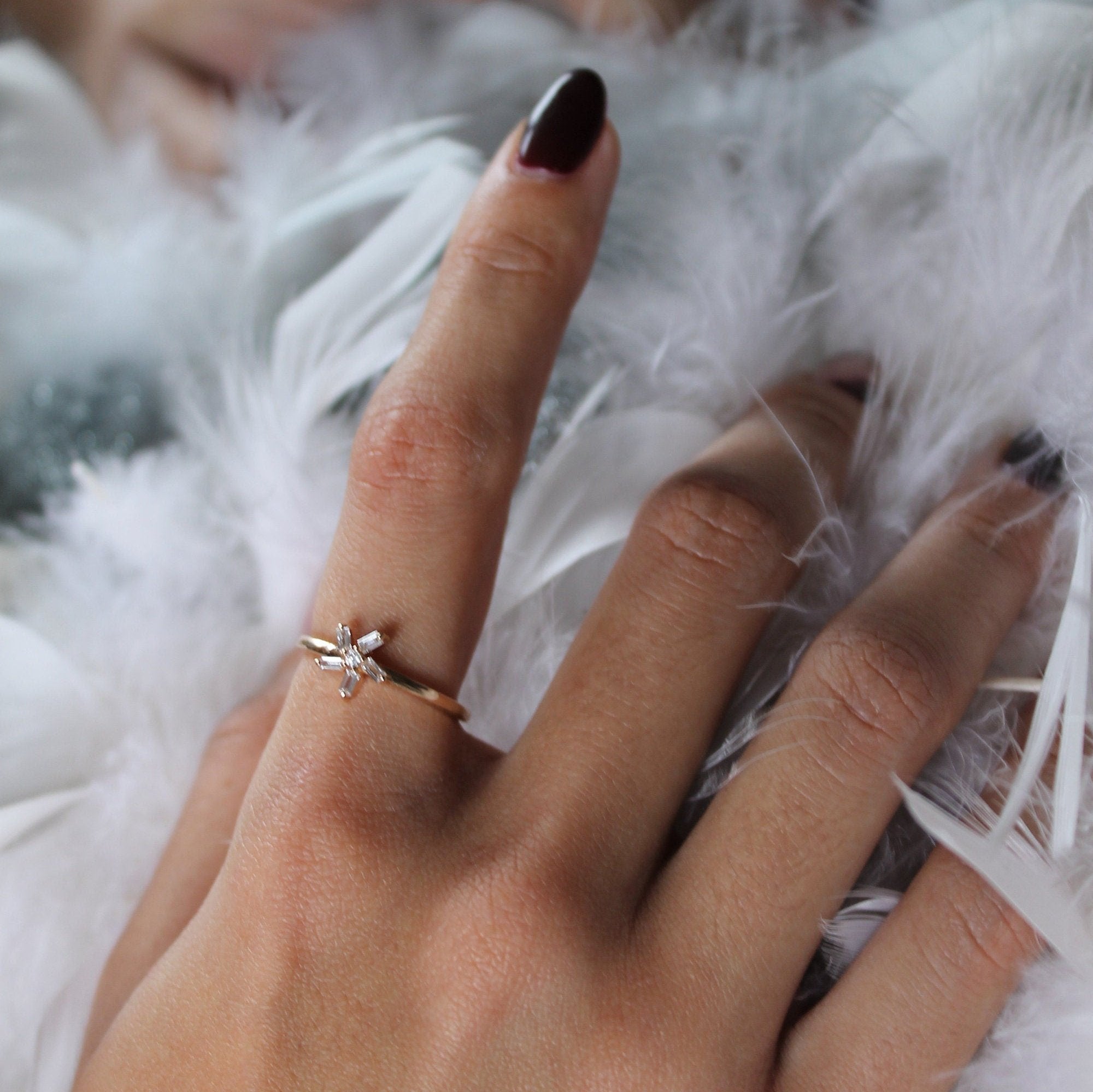 Daisy Yüzük parmakta görünümü - 14K altın pırlanta papatya