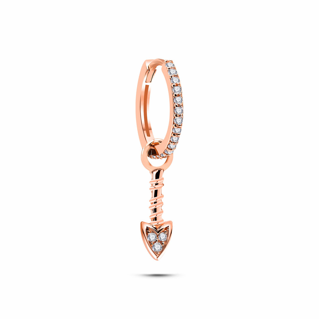 Dancing Arrow Küpe detay görünümü - 14K altın pırlanta ok sallantılı küpe