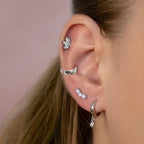 Lotus Gold Piercing parmakta görünümü - 14K altın pırlanta lotus piercing