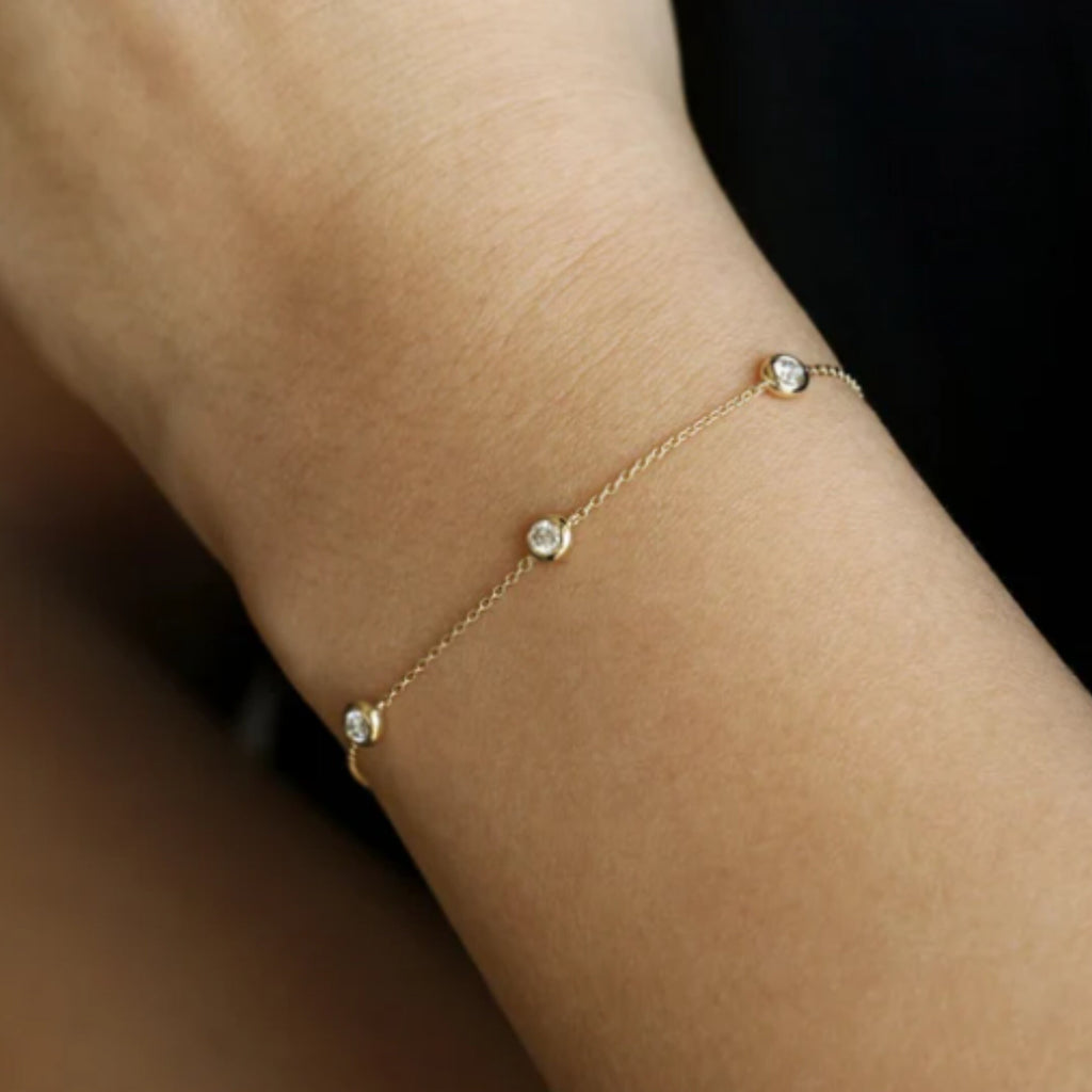 Graine Bileklik bilekte görünümü - 14K altın pırlanta bileklik