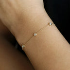 Graine Bileklik bilekte görünümü - 14K altın pırlanta bileklik