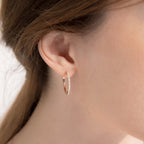 Pırlantalı Halka Küpe kulakta görünümü - 14K altın pırlanta halka küpe