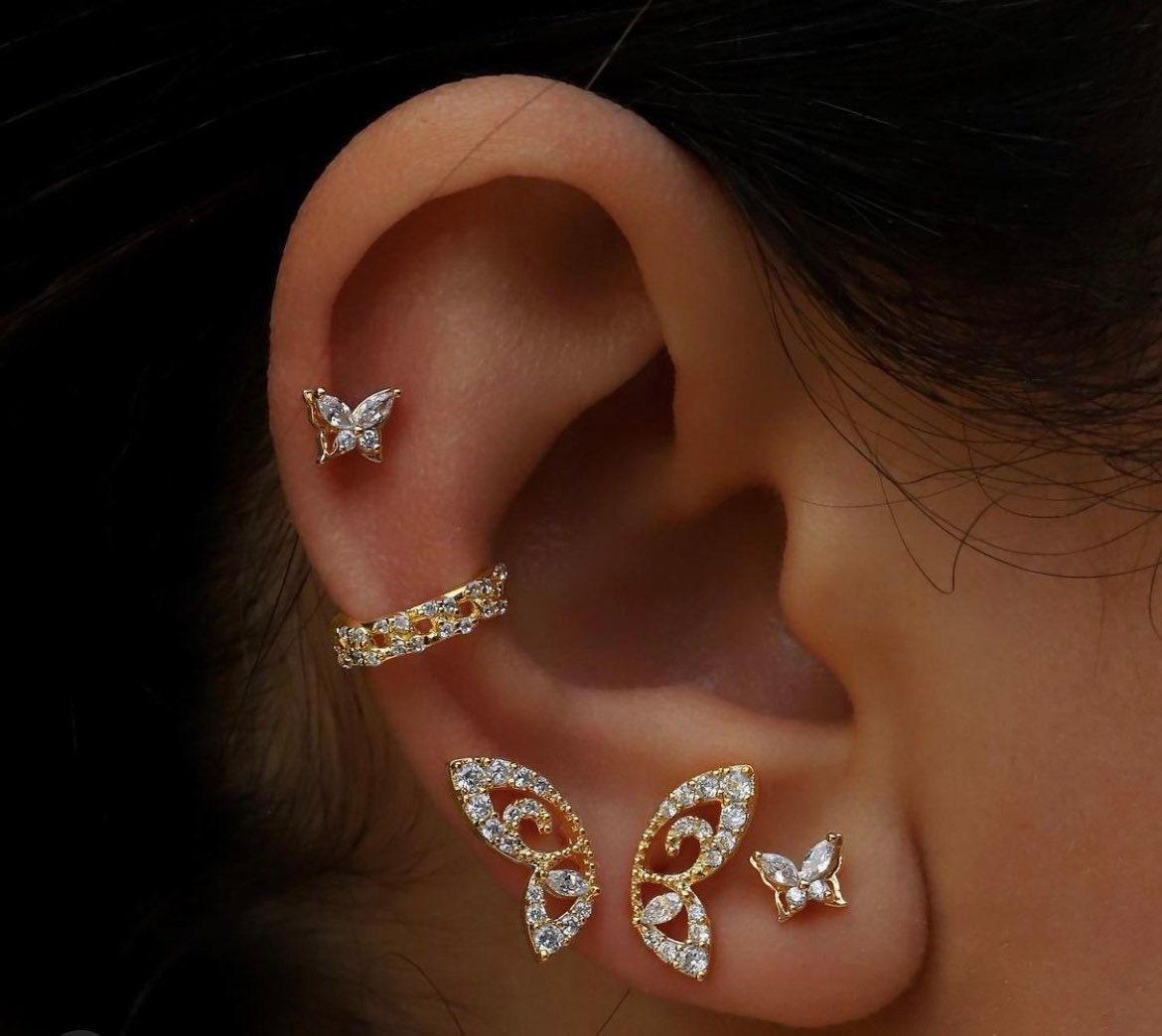 Butterfly Gold Piercing kulakta görünümü - 14K altın pırlanta kelebek piercing