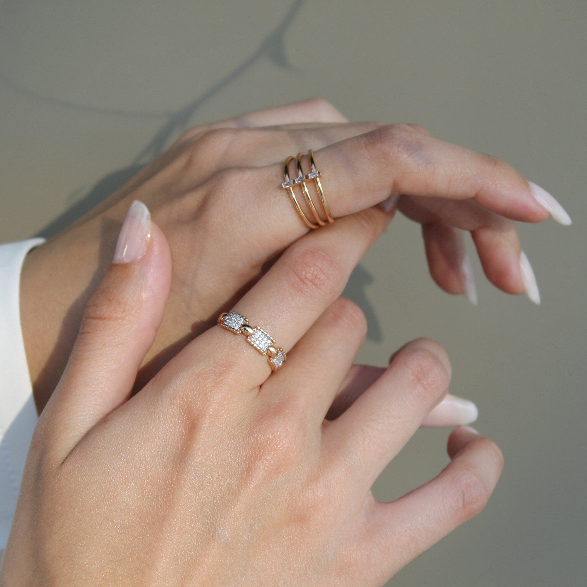 Rectangle Diamond Yüzük parmakta görünümü - 14K altın pırlanta yüzük