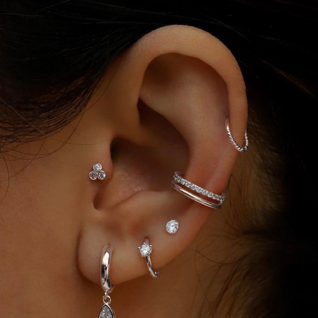 Tropo Piercing kulakta görünümü - 14K altın pırlanta piercing