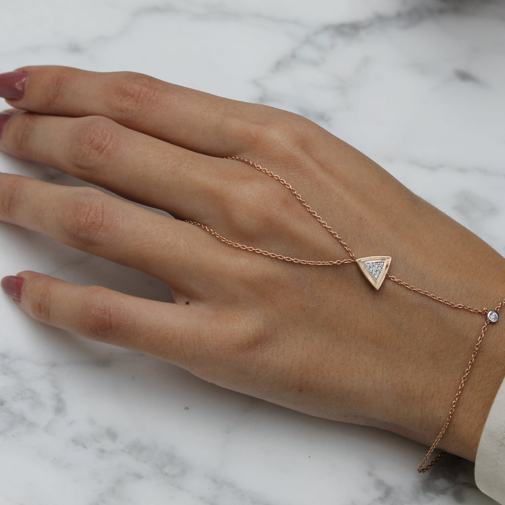 Trine Şahmeran elde görünümü - 14K altın pırlanta şahmeran