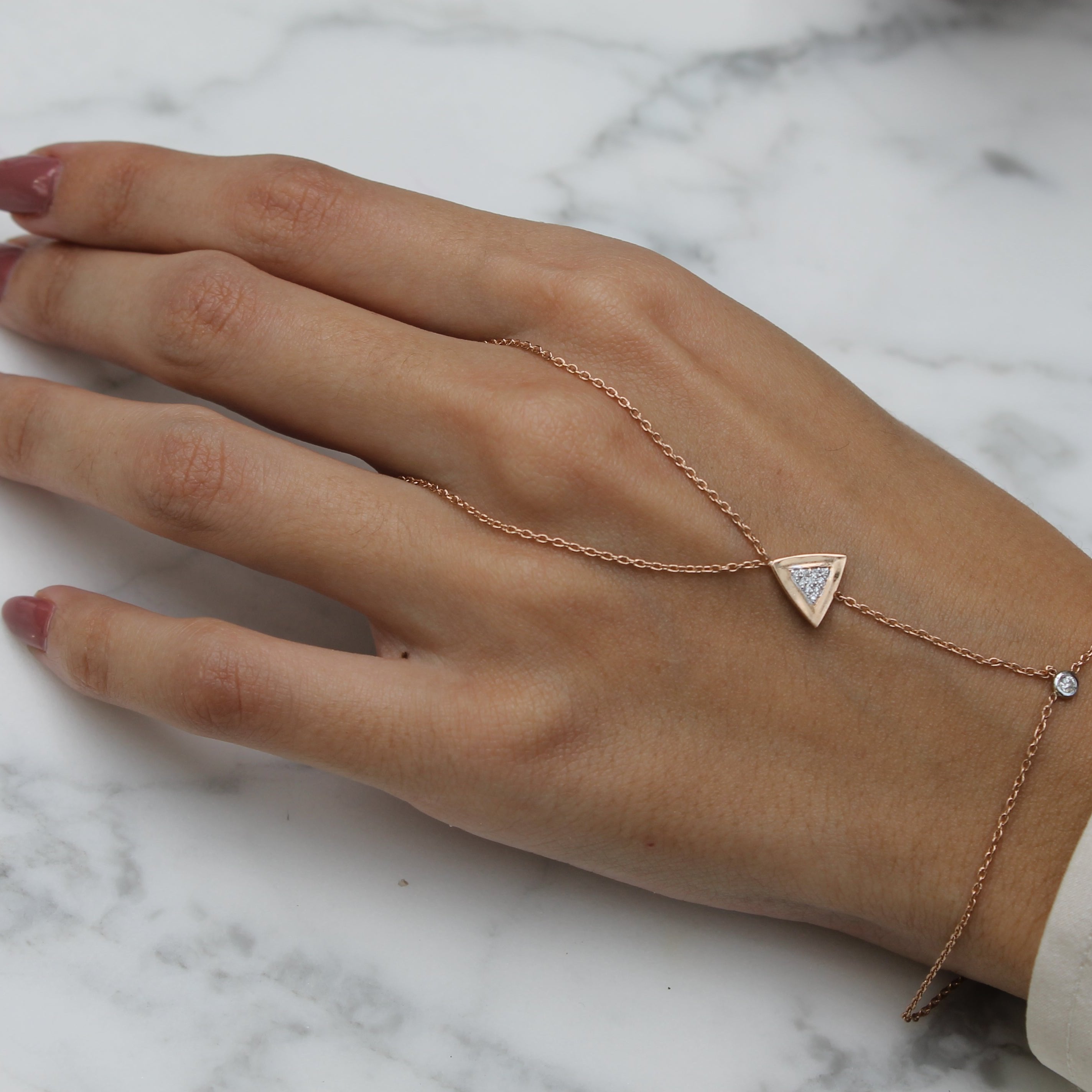 Trine Şahmeran elde görünümü - 14K altın pırlanta şahmeran