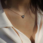 Trine Kolye boyunda görünümü - 14K altın pırlanta kolye