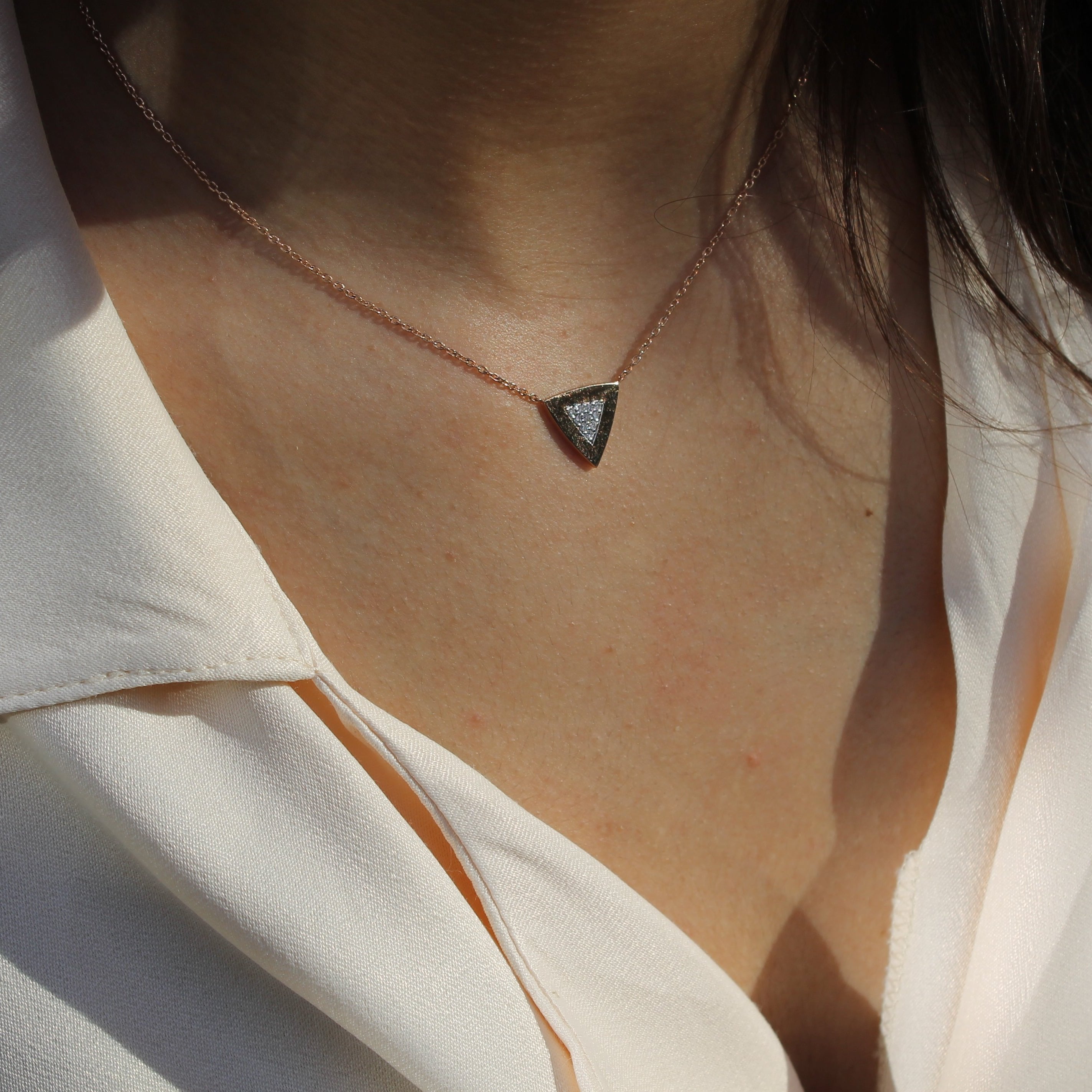 Trine Kolye boyunda görünümü - 14K altın pırlanta kolye